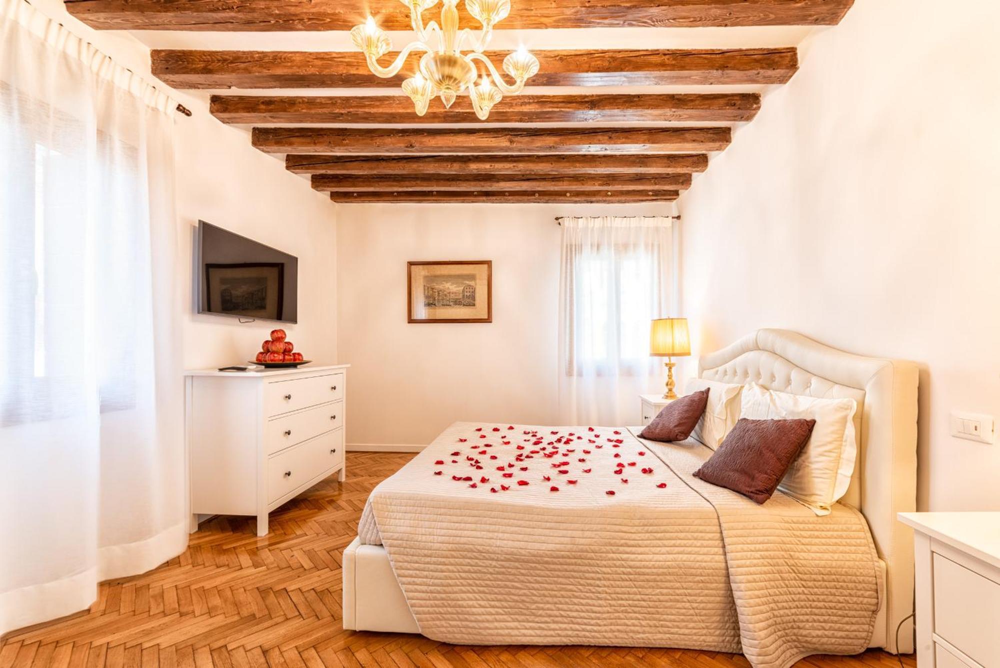 Casanova Fenice - Canal View Venezia Rom bilde